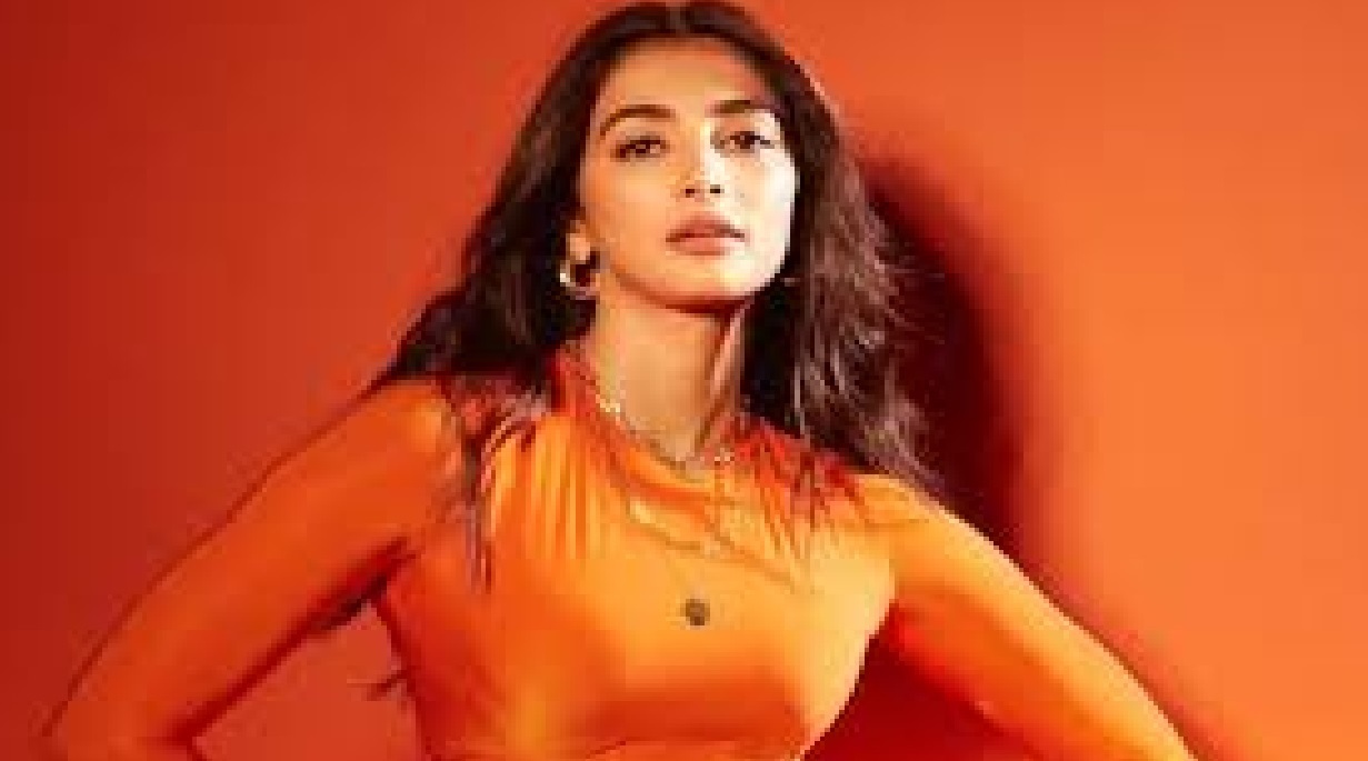 Pooja Hedge Fashion Tips