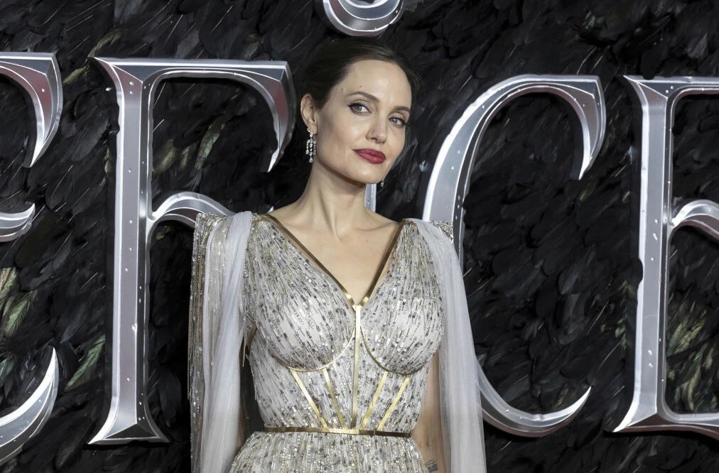 Take Beautiful Fashion Tips from These Famous Hollywood Actresses